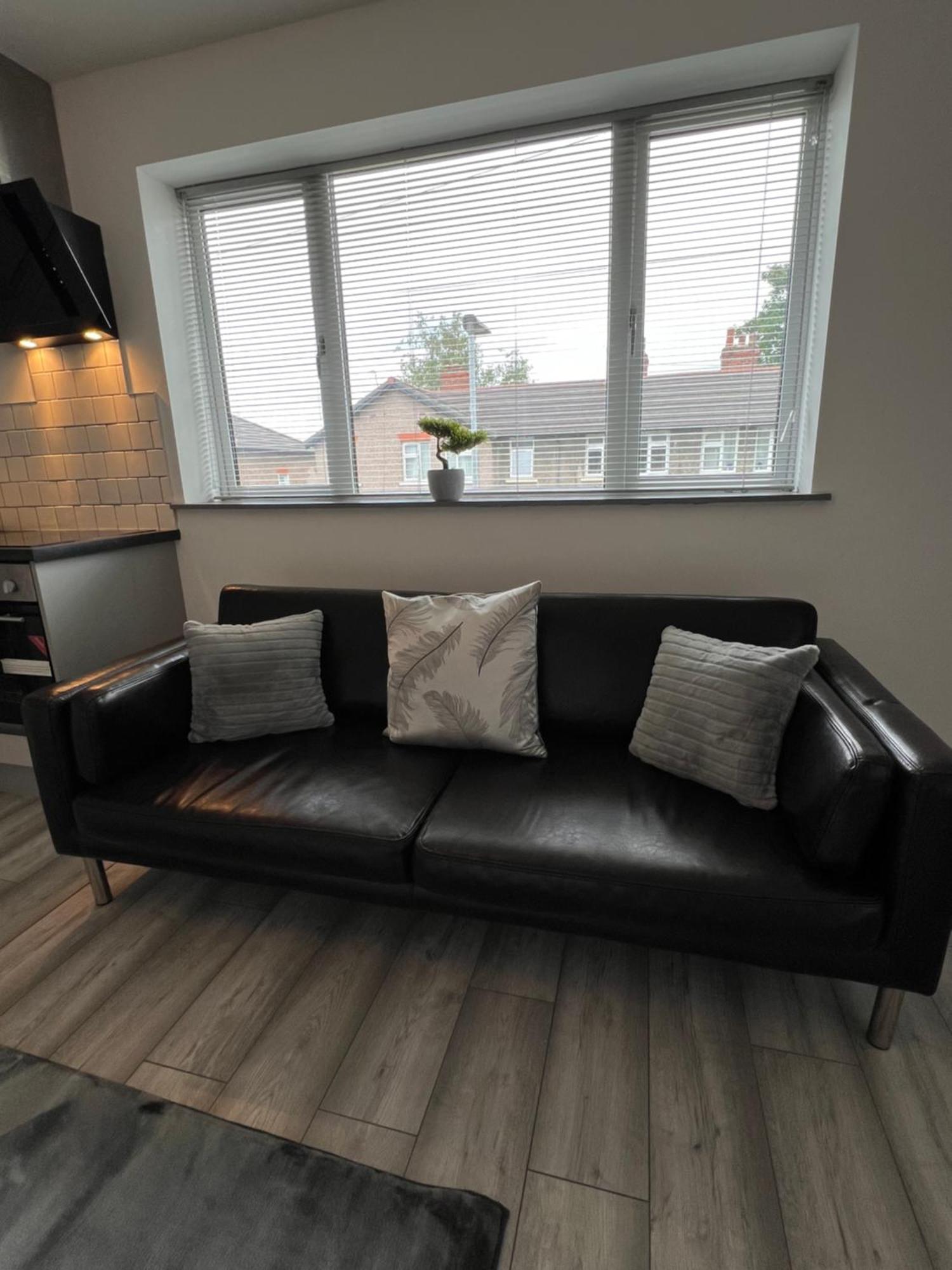 Cosy Modern Apartment Warrington Exterior photo
